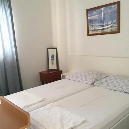 Apartment Apartments With Parking Space Novi Vinodolski - 5537 *